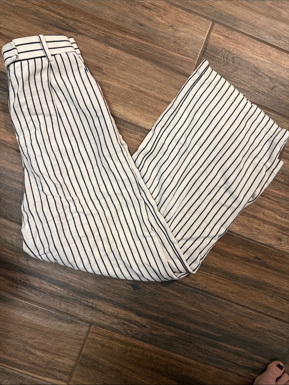 Zara White Pants with Black Pinstripes
